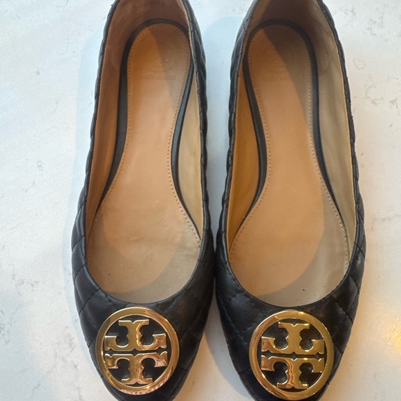 Tory Burch Black Quilted Flats with Gold Logo - Picture 5 of 8